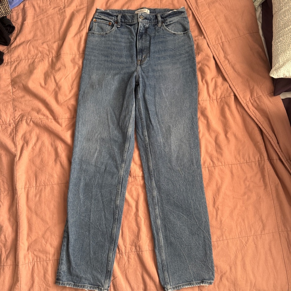 Abercrombie & Fitch | Ultra high rise 90s straight jean | 29/8R